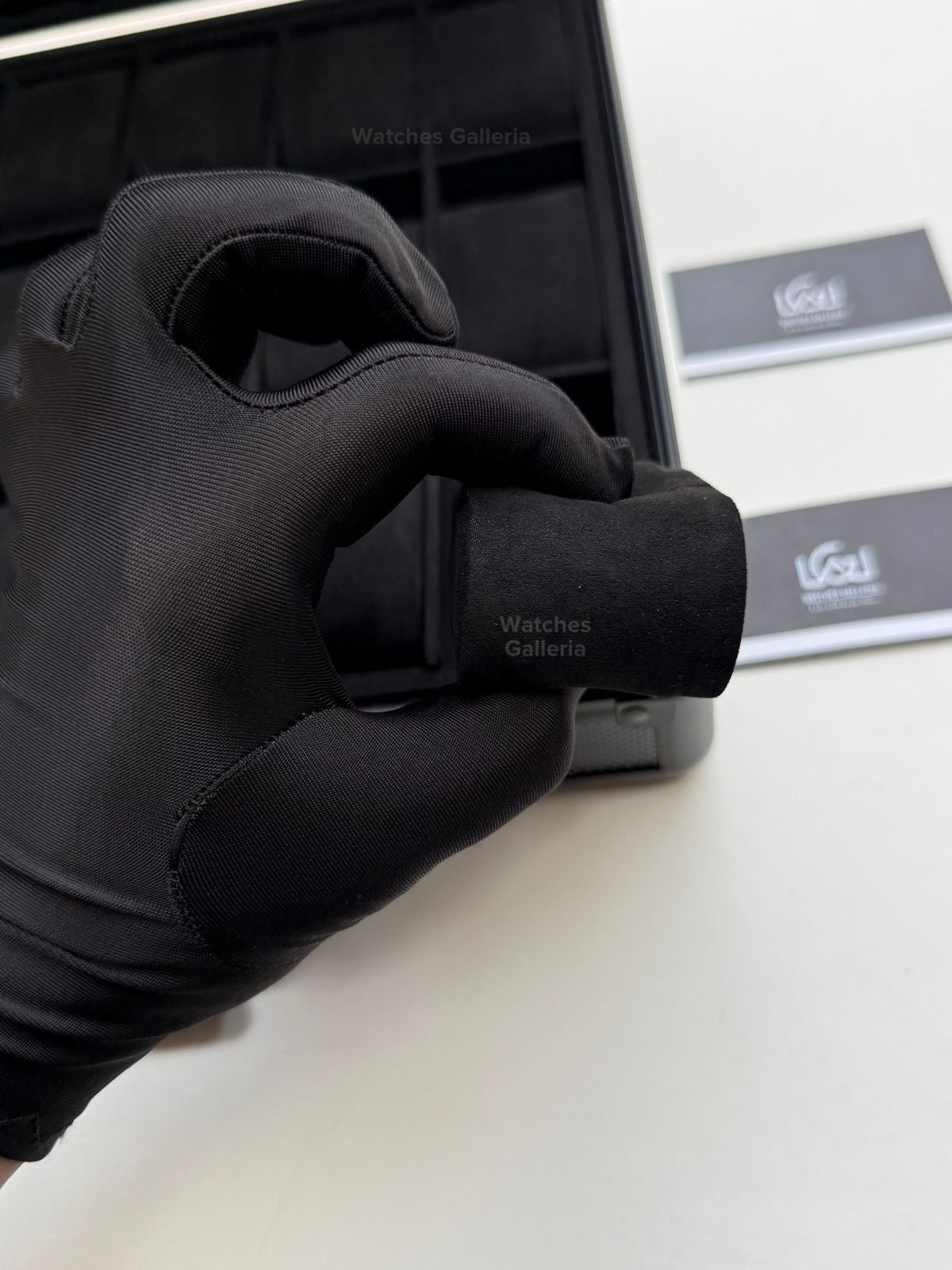 18 slot Aluminium made full black color watch box