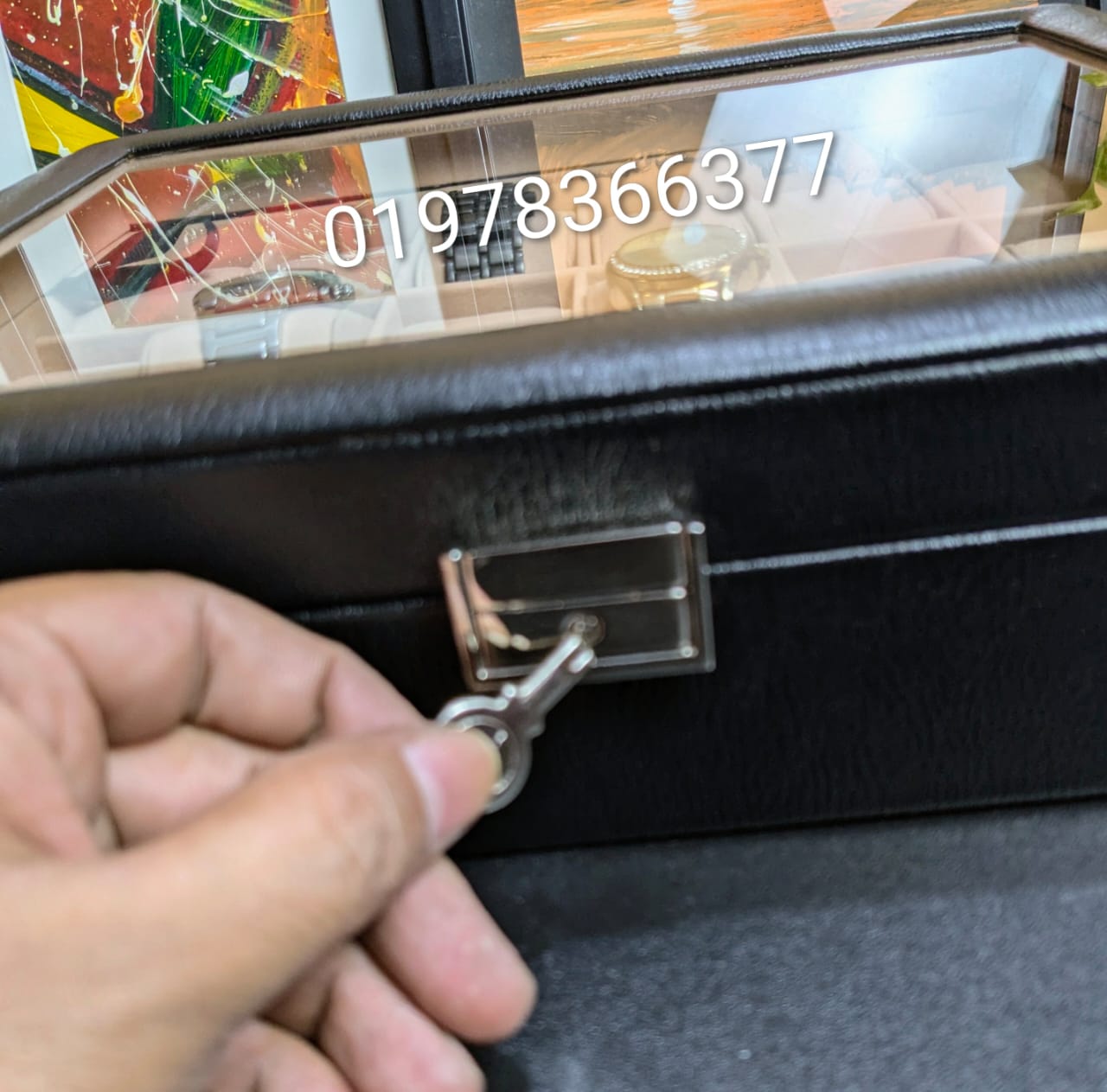 18 Slot Leather Made Premium Luxury Watch Box with Key System